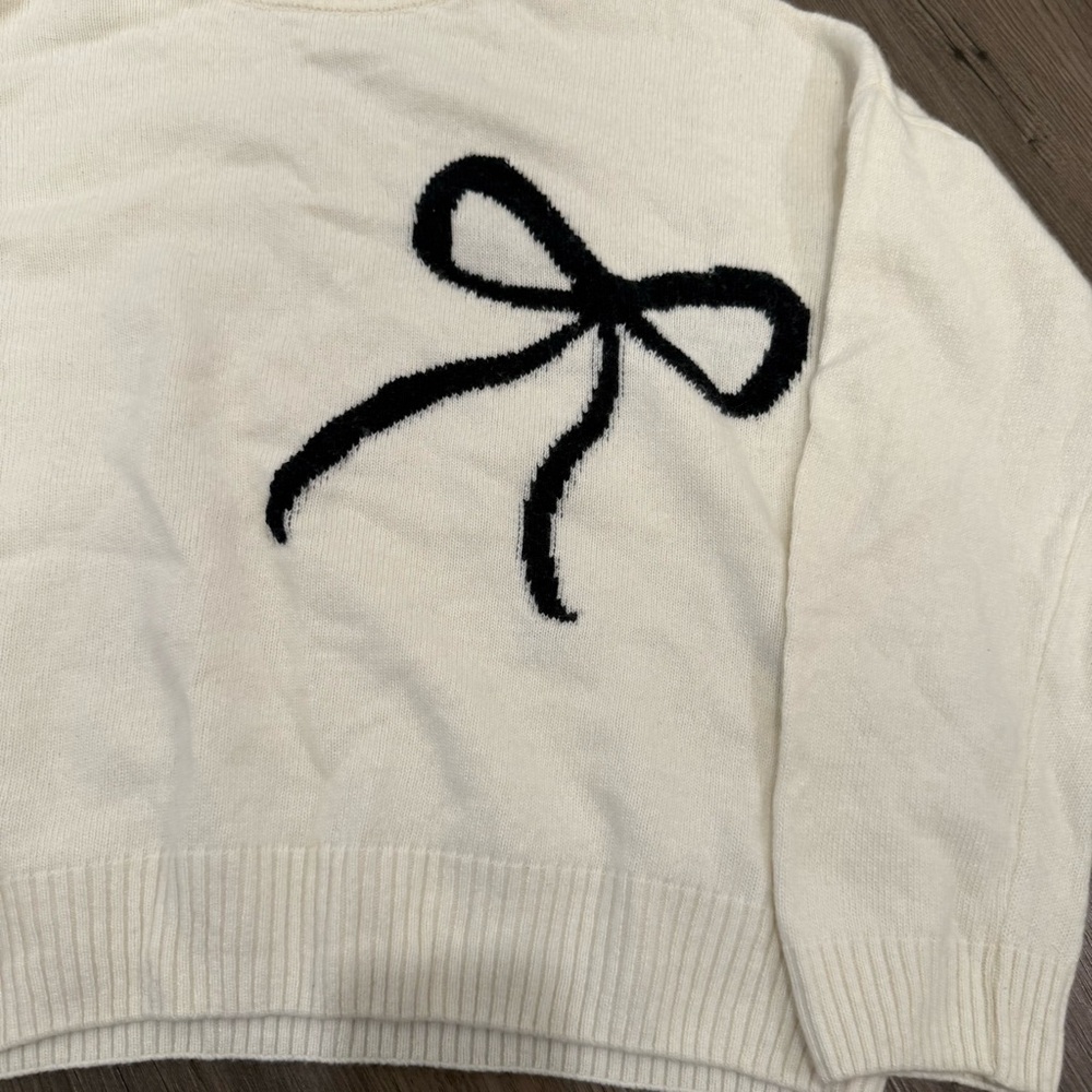 Subdued Bow Sweater - Picture 2 of 3